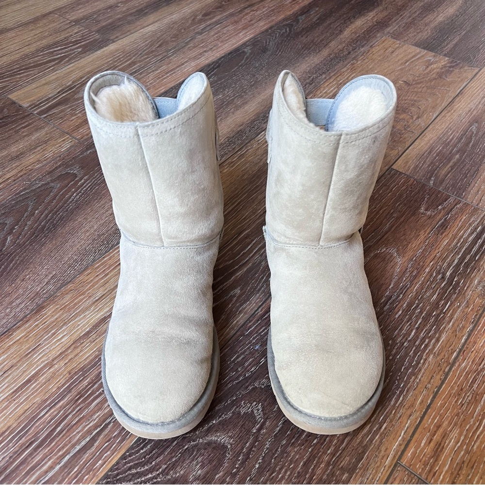 UGG Australia Women's REMORA BUCKLE BOOTS Ash Gray Size 6